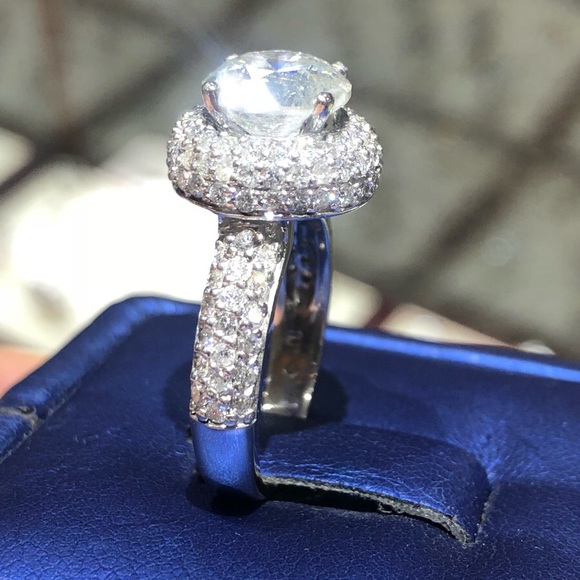 Engagement Ring 18k 3.68ct Total with Center!!! - Picture 8 of 10